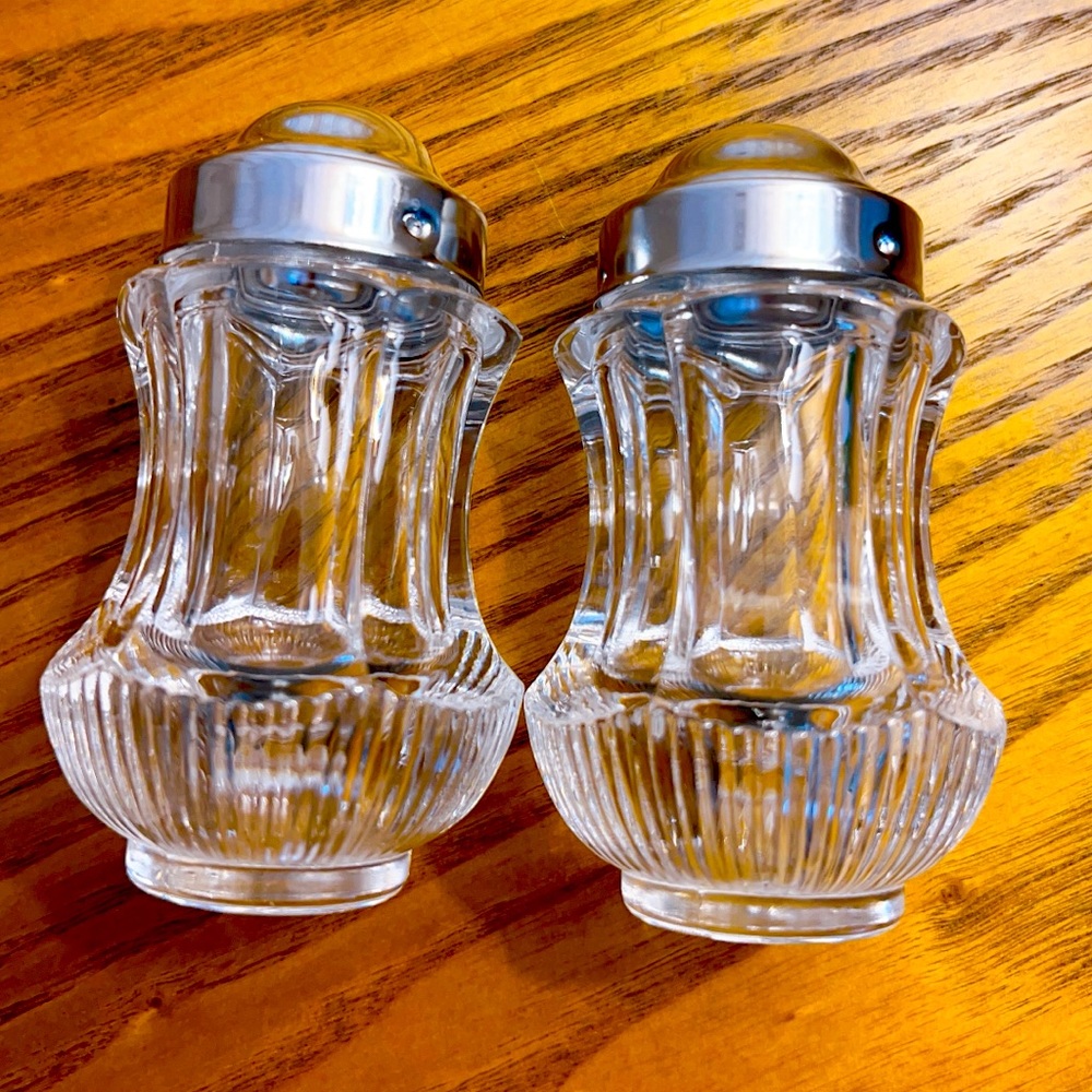 - Salt 🧂 and pepper 🧂